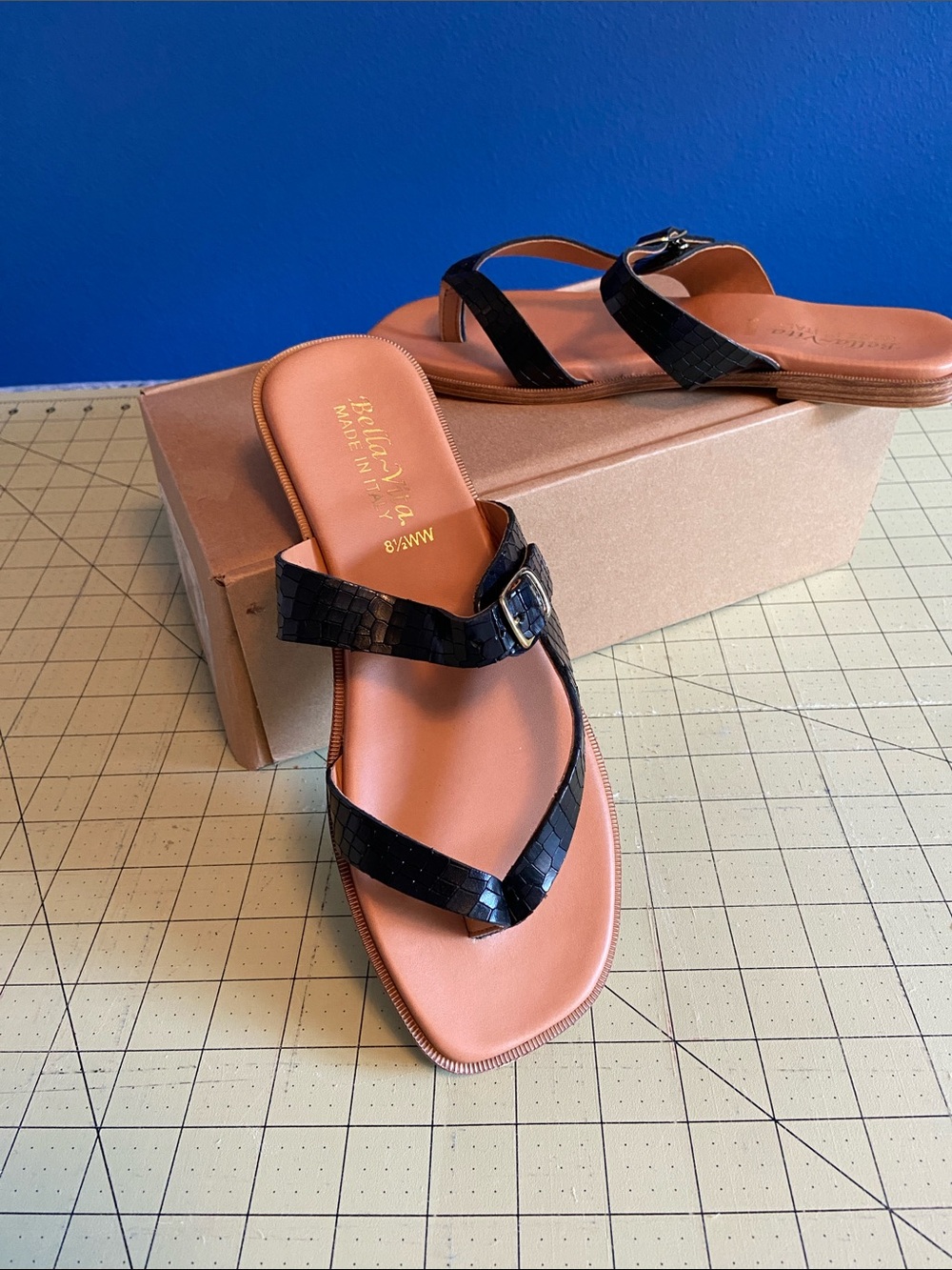 Women's Black Bella-Vita Buckle Thong Sandals - Classic Comfort